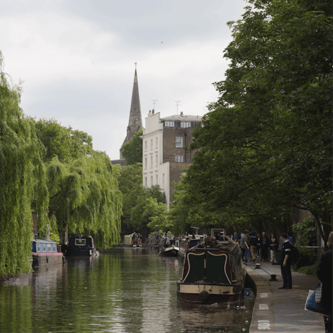 Stroll down to the nearby riverside pubs for lunch