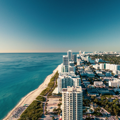 Explore this captivating city, including the Miami Beach, a short stroll away
