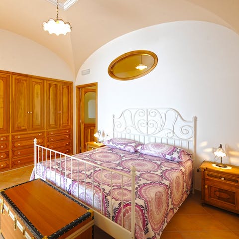 Get a good night's rest in the cosy bedroom and wake up ready for another day of Mediterranean sun