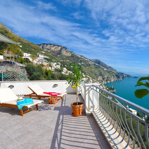 Lounge about in the warm sun on the large terrace and admire the breathtaking vistas before you