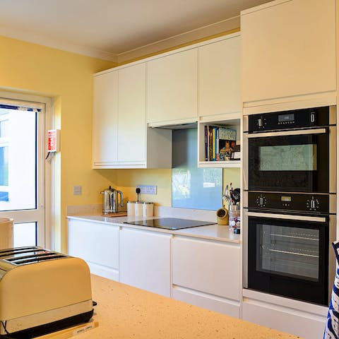 Rustle up a spot of breakfast in the well-equipped kitchen