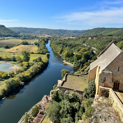 Drive to Dordogne river, three-minutes away