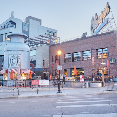 Stroll eleven minutes to the Highland district, to discover quirky food spots and cafés