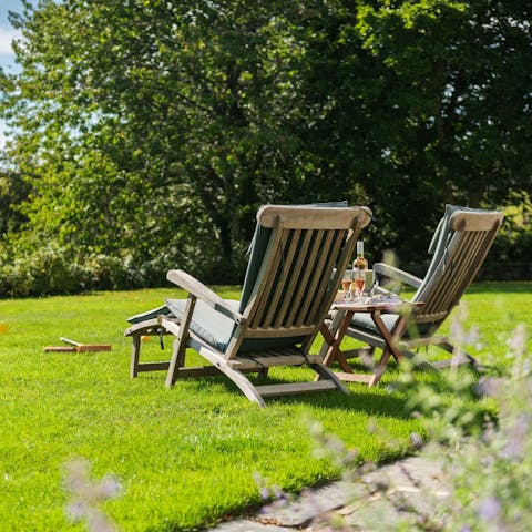 Enjoy a few glasses of gin and tonic on the front lawn