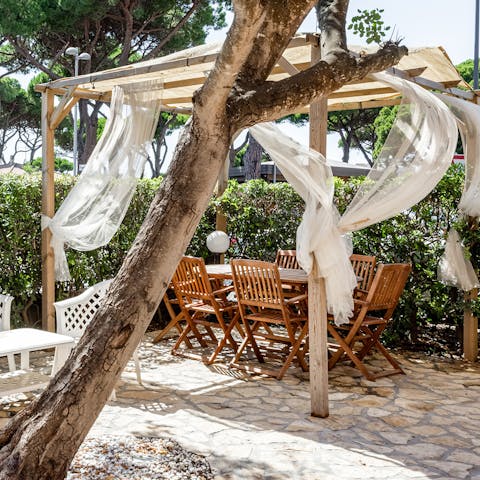 Enjoy use of the shared garden's barbecue area, for long lunches in the shade