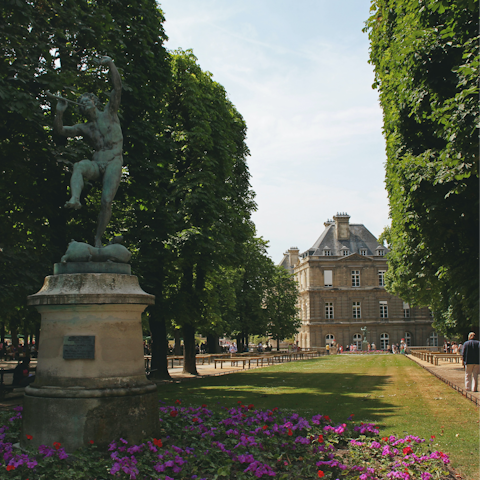 Grab a coffee to go and stroll around the leafy Luxembourg Garden
