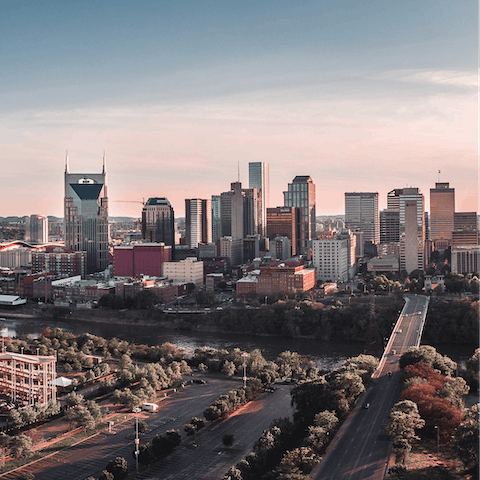 Enjoy a location in central Nashville, a ten-minute walk from Broadway