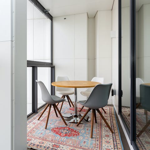 Enjoy homemade meals in the winter garden terrace