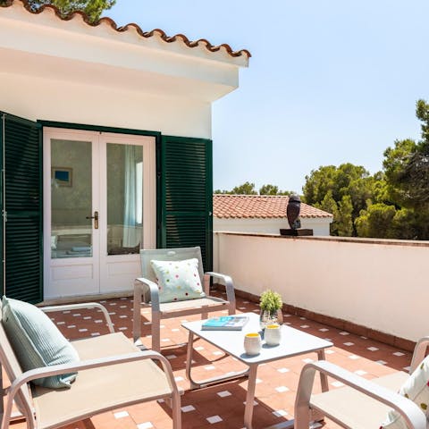 Serve your favourite drinks on the roof terrace