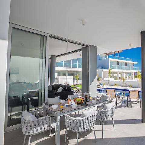 Light the barbecue and savour sunset meals at home
