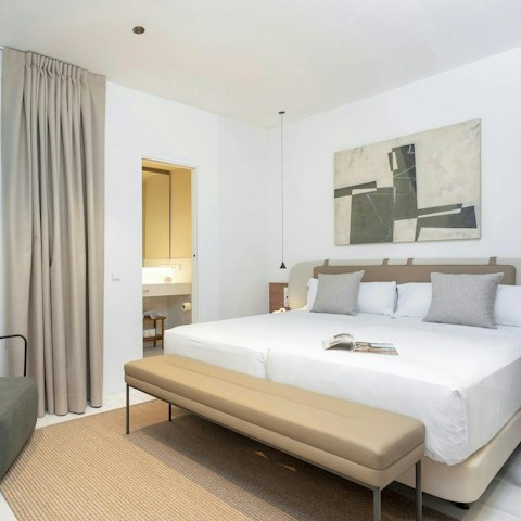 Drift off to sleep in the stylish bedroom with en-suite