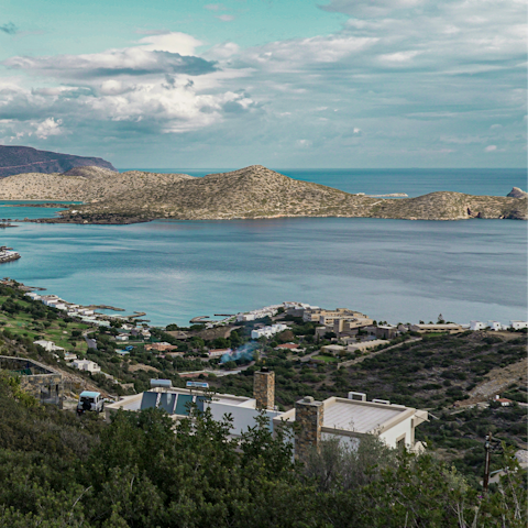 Stroll into Elounda in just twelve minutes