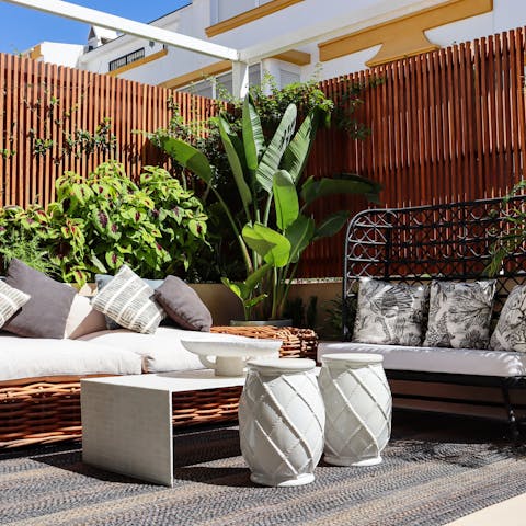 Get comfortable with afternoon wine and nibbles and soak up the tranquillity