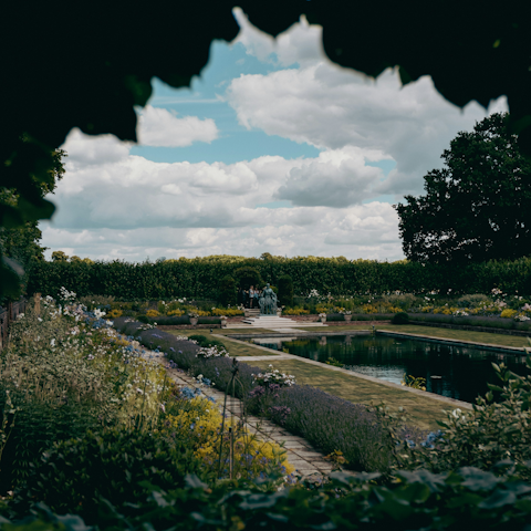 Take a scenic stroll in nearby Kensington Gardens