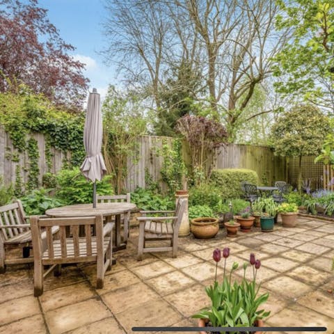 Wind down with evening drinks in the garden