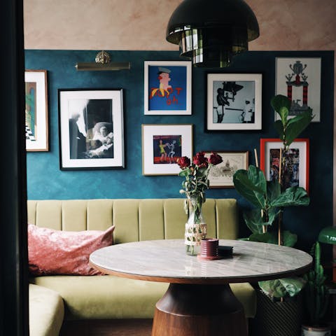Relax with evening drinks at home or head to a local pub