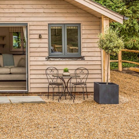 Enjoy sharing your breakfast with the birds on the alfresco dining set