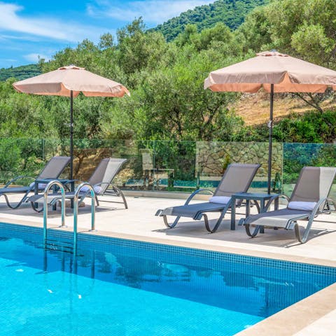 Turn the pages of your holiday read poolside