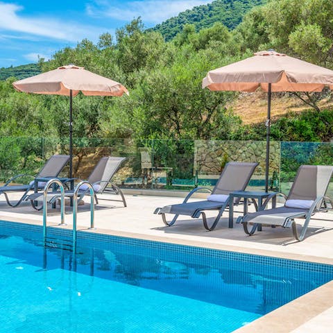 Turn the pages of your holiday read poolside