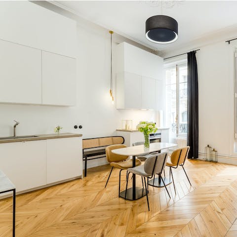 Try your hand preparing French dishes or dine out – there are plenty of high-end restaurants nearby