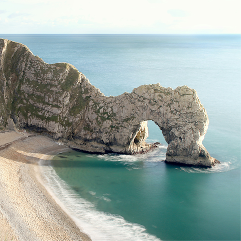Explore the Jurassic Coast – Durdle Door’s fifteen minutes away