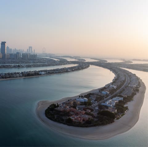 Treat yourself to a luxurious stay on the shores of Palm Jumeirah