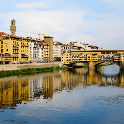 Stroll along the Arno river