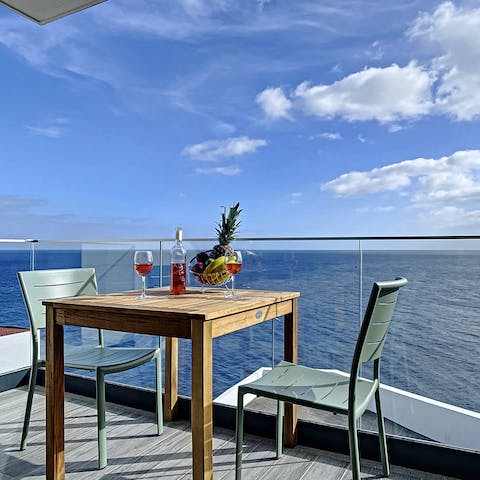 Step out onto your private balocny and enjoy stunning ocean views