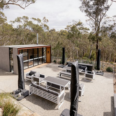 Dine alfresco around the outdoor picnic tables