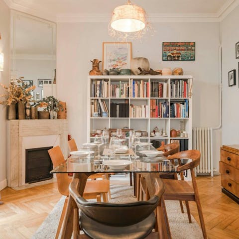 Dine together en famille before going out to see the sights of Cannes