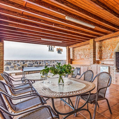 Tuck into home-cooked lunches on the covered terrace