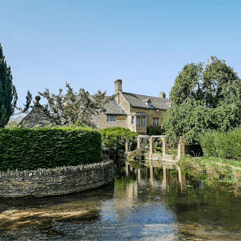 Explore Bourton-On-The-Water with its River Windrush