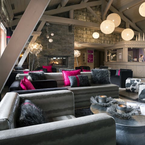 Mingle with fellow skiers in the atmospheric lobby