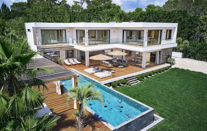 Mougins Modern