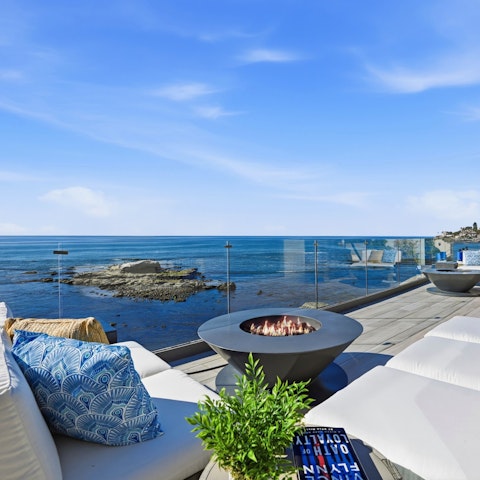 Enjoy a coffee on the balcony while admiring the Pacific views