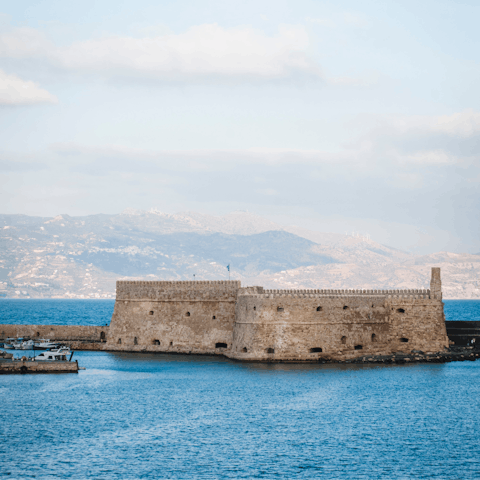 Drive to the stunning Castello del Molo off the coast of Heraklion