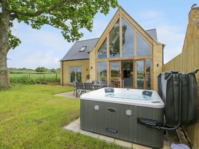 Cotswold Honey Coloured Cottage