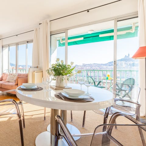 Share seafood feasts around the elegant dining table