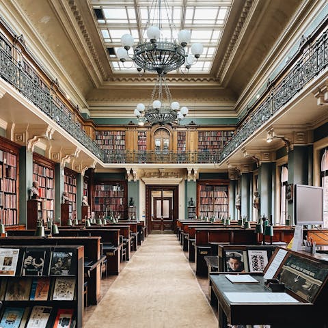 Walk to the V&A Museum in just under ten minutes