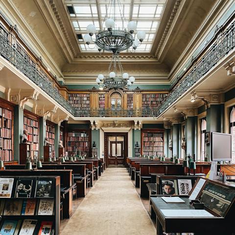 Walk to the V&A Museum in just under ten minutes