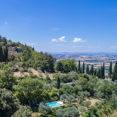 Enjoy the peace and quiet of your surroundings in the Cortana hills