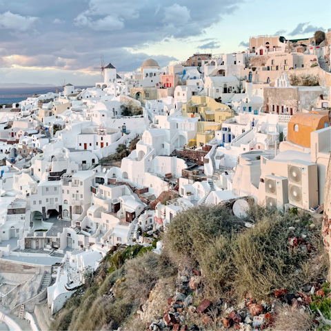 Stroll to pretty Imerovigli, fifteen-minutes away