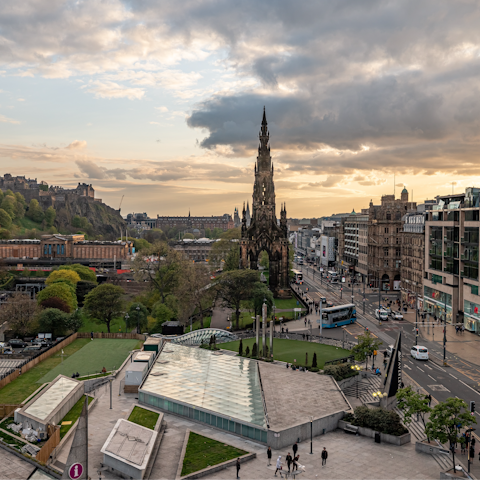 Stroll to Princes Street in just five minutes