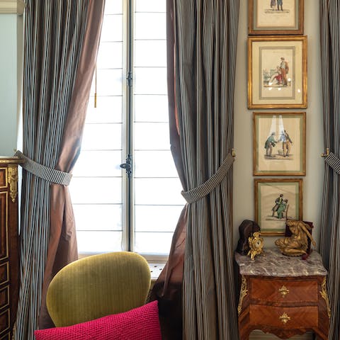 Let the light in the bedroom through the fabulous, tall windows