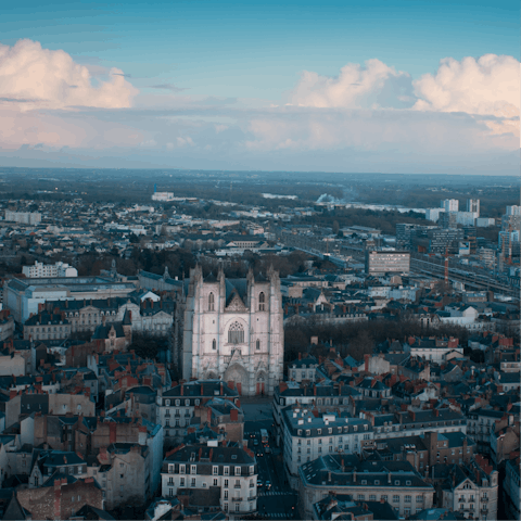 Enjoy your stay in Nantes, close to its historic centre