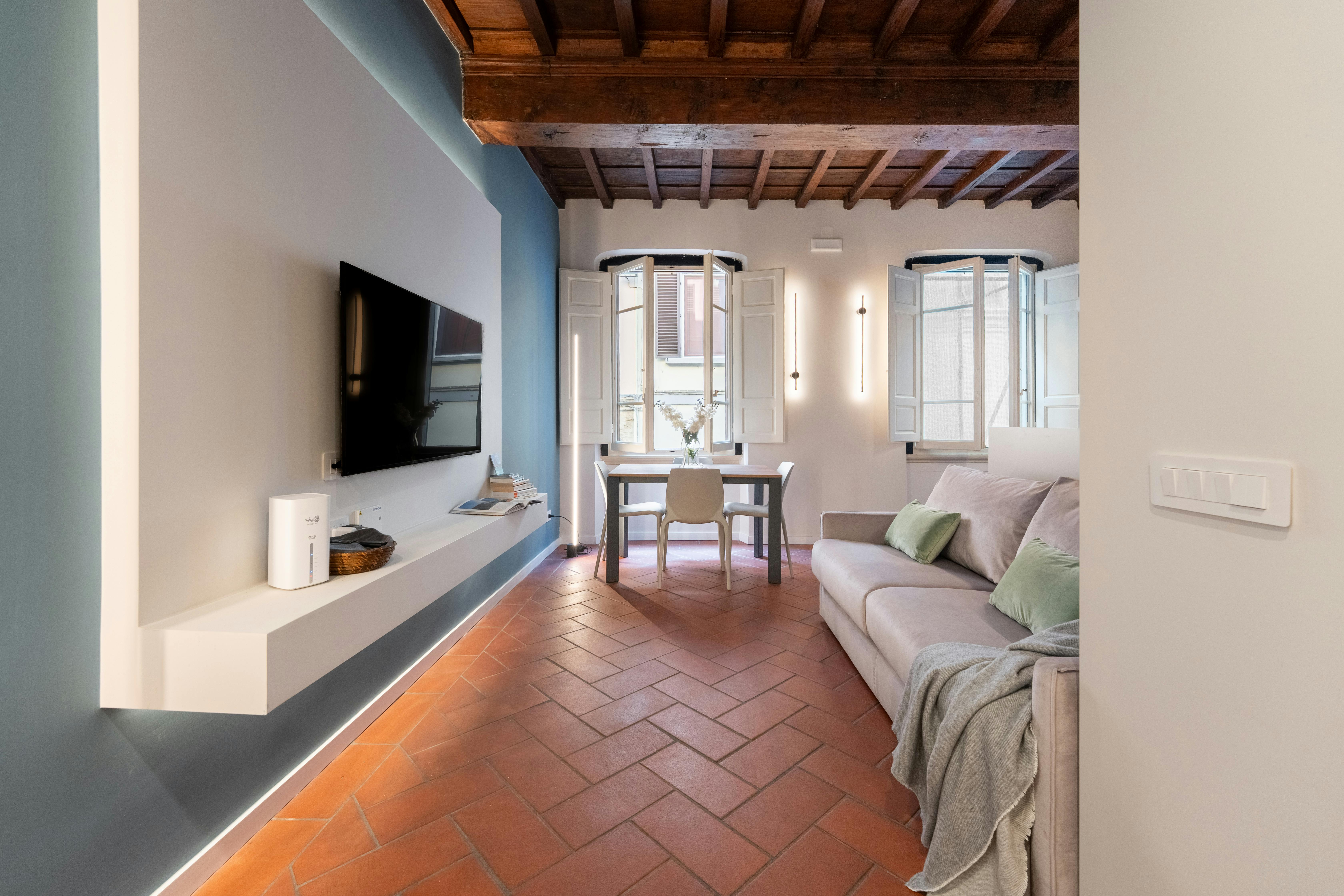 Boutiques & Landmarks