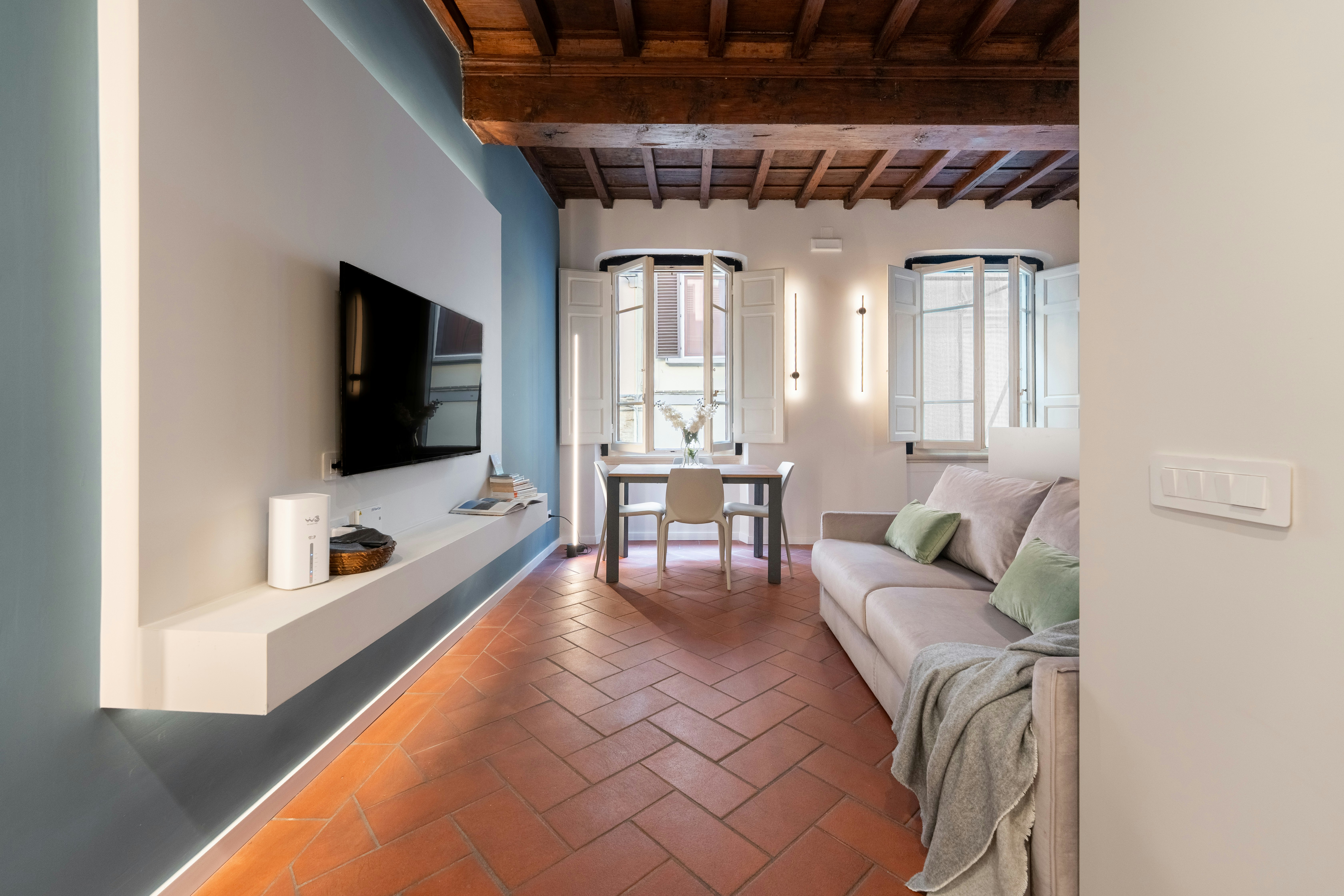 Boutiques & Landmarks