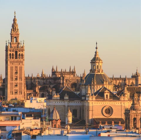 Enjoy your stay in the beautiful city of Seville, with the iconic Cathedral just steps away from your apartment