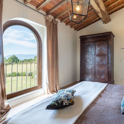 Wake up to uninterrupted views of the Tuscan rolling hills