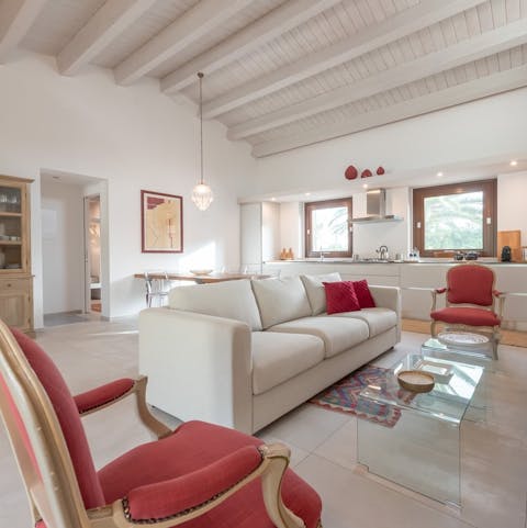 Gather in the lounge when you need a break from the sun